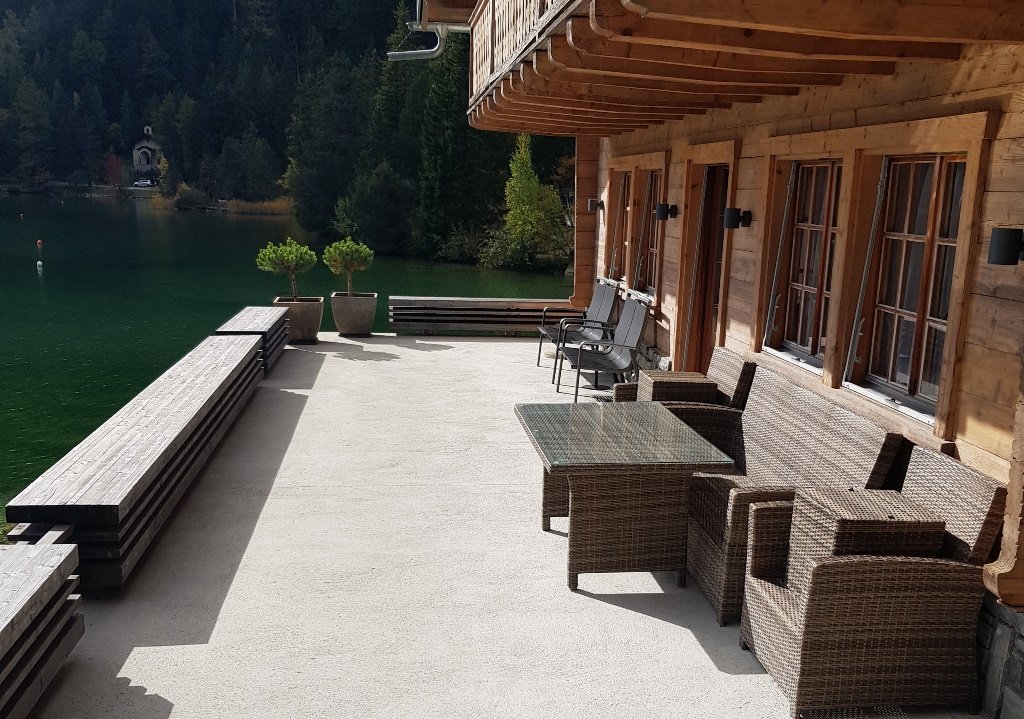 chalet, les ondelines, champex, lac, terrasse en été